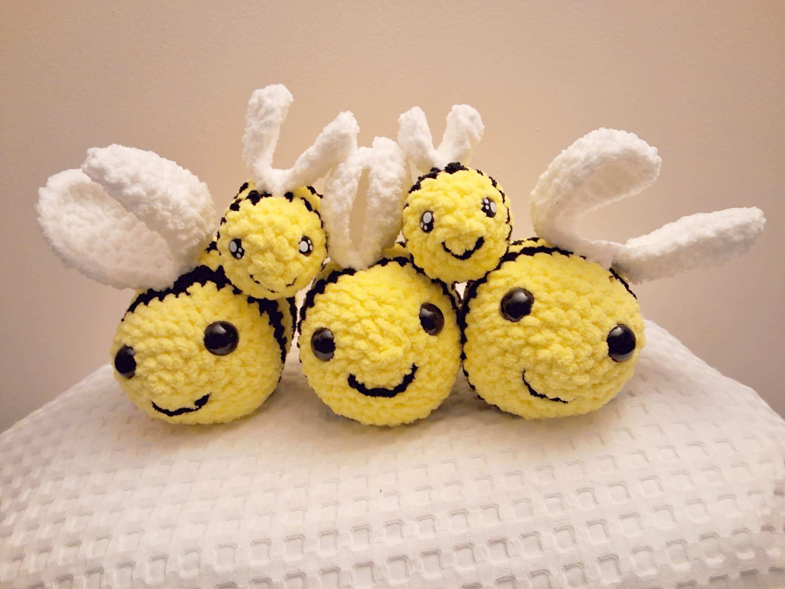 3 large 2 small bees