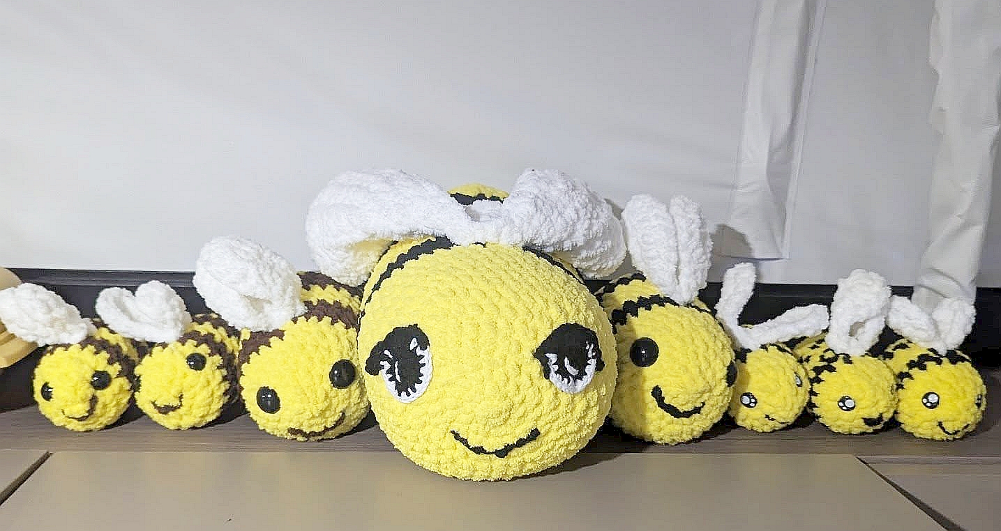 extra large, large, small and brown striped